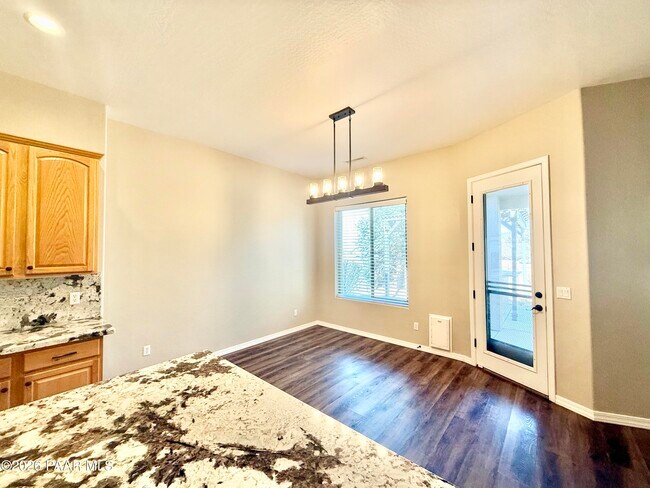 Building Photo - 7861 N Rambling Ln