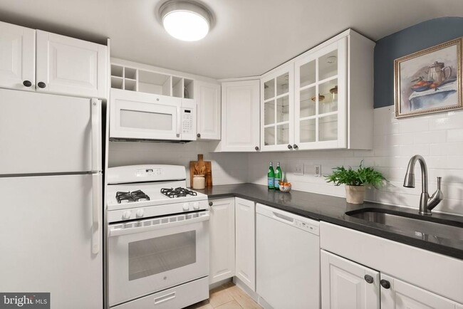 Building Photo - 3039 Macomb St NW