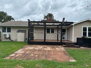 Building Photo - Updated 2 bedroom with Bonus room home in ...