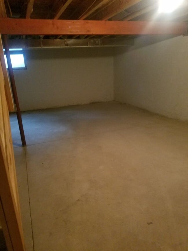 Building Photo - 211 Amblewood Way