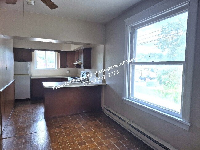 Building Photo - 703 24th St