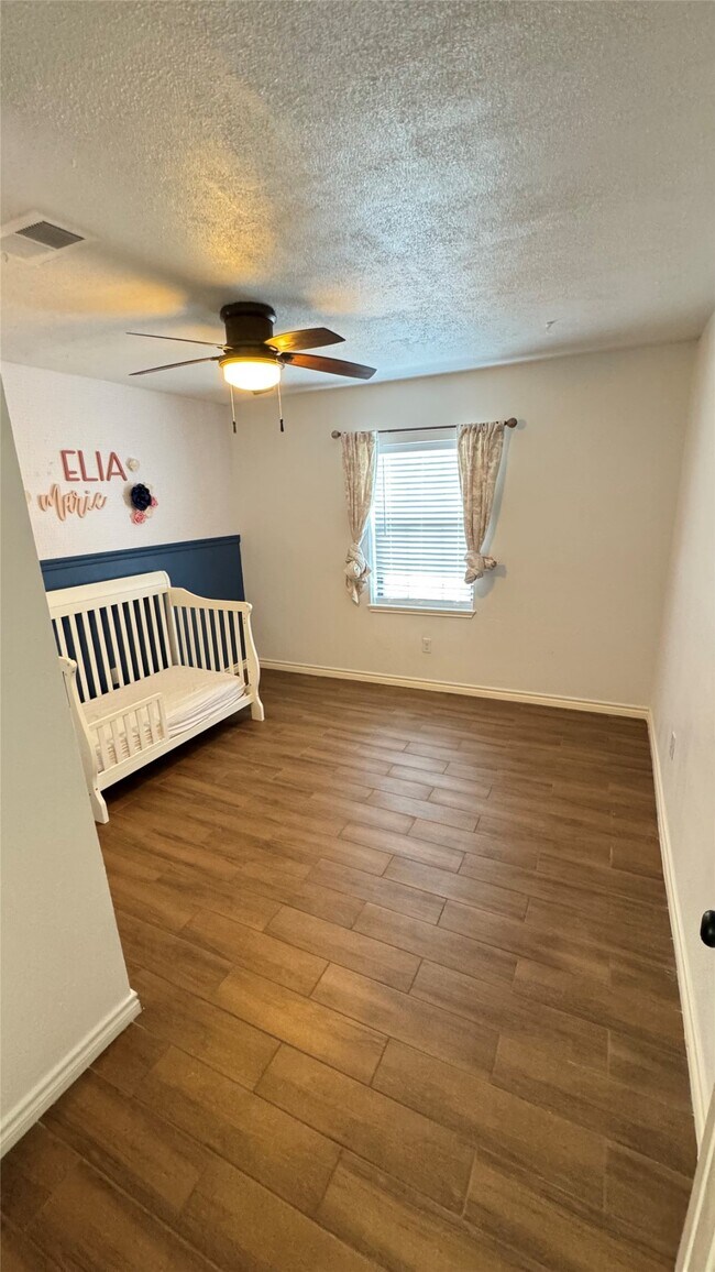 Building Photo - 221 Hyta St