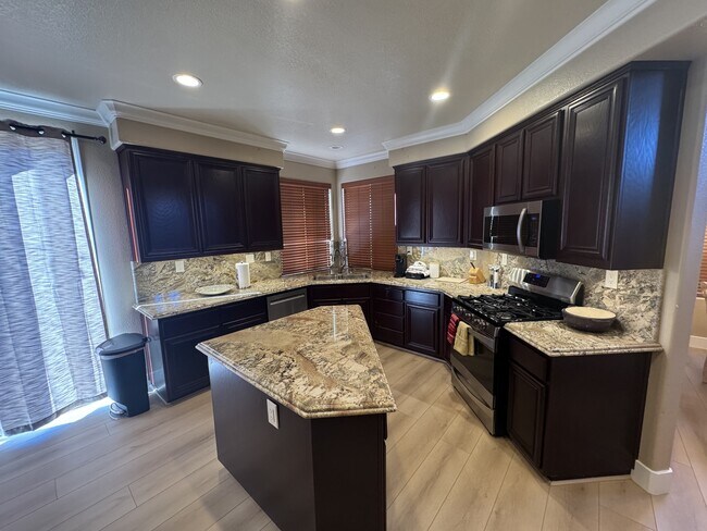 Building Photo - 10 Rhine Cir