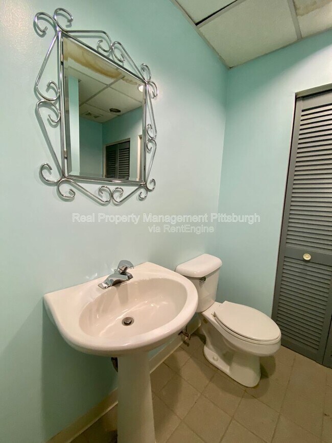 Building Photo - 1912 Jane St