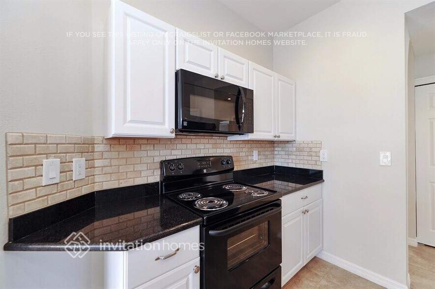 Building Photo - 1800 Wood Haven St