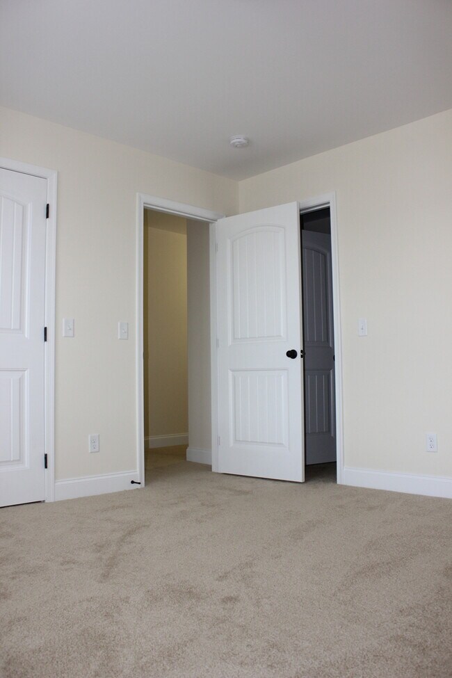 Building Photo - Duplex in Turner Ashby School District