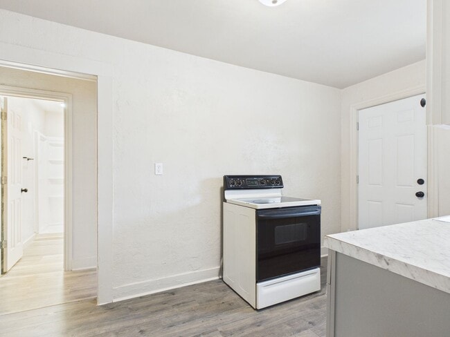 Building Photo - 1111 SW 13th Ave