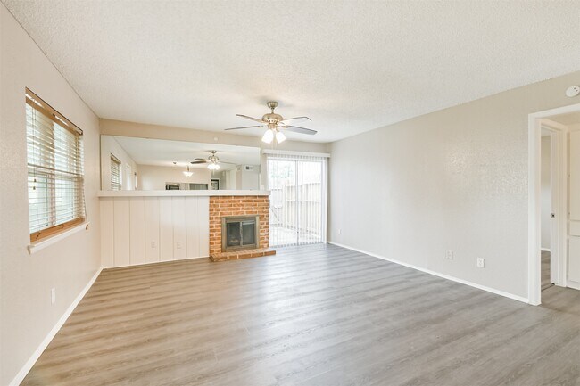 Building Photo - 5646 Birchmont Dr