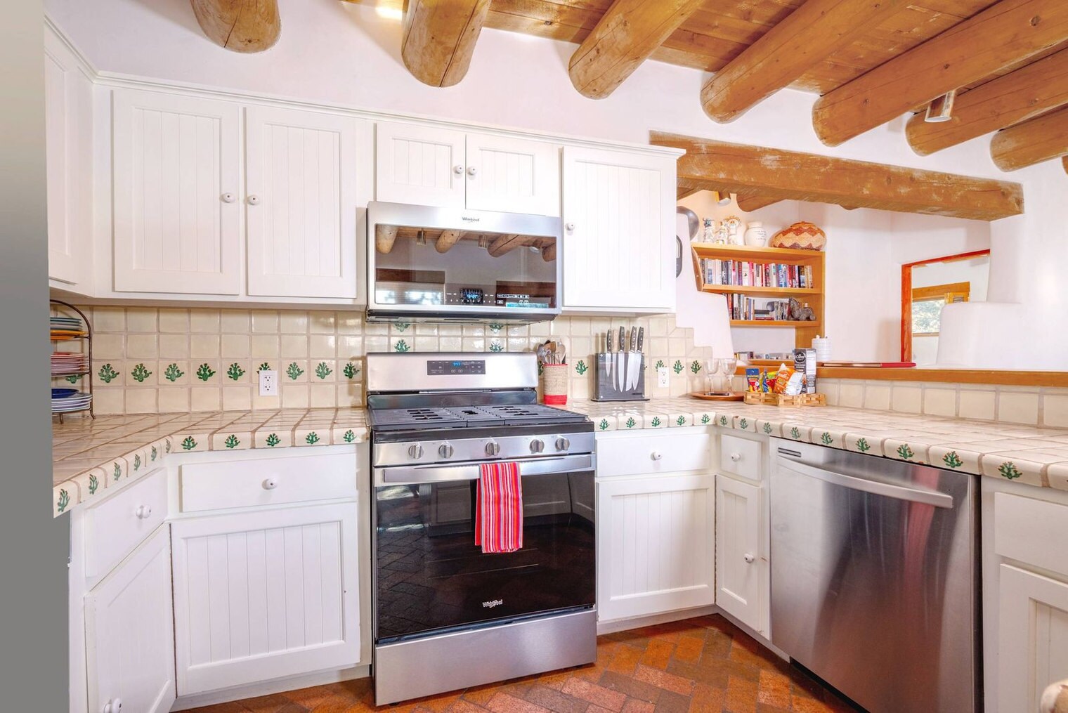 Building Photo - 1015 Foothills Trail