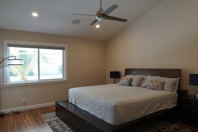 Building Photo - 45945 Verba Santa Dr