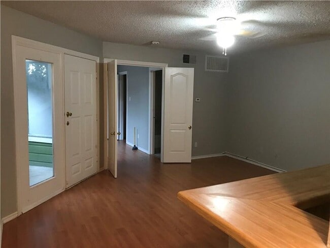 Building Photo - Excellent condo in Walnut with open floor ...