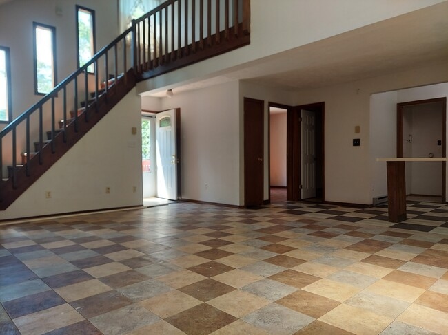 Building Photo - 105 Feather Ln
