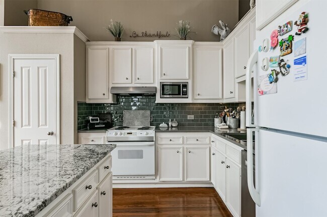 Building Photo - 525 22nd St