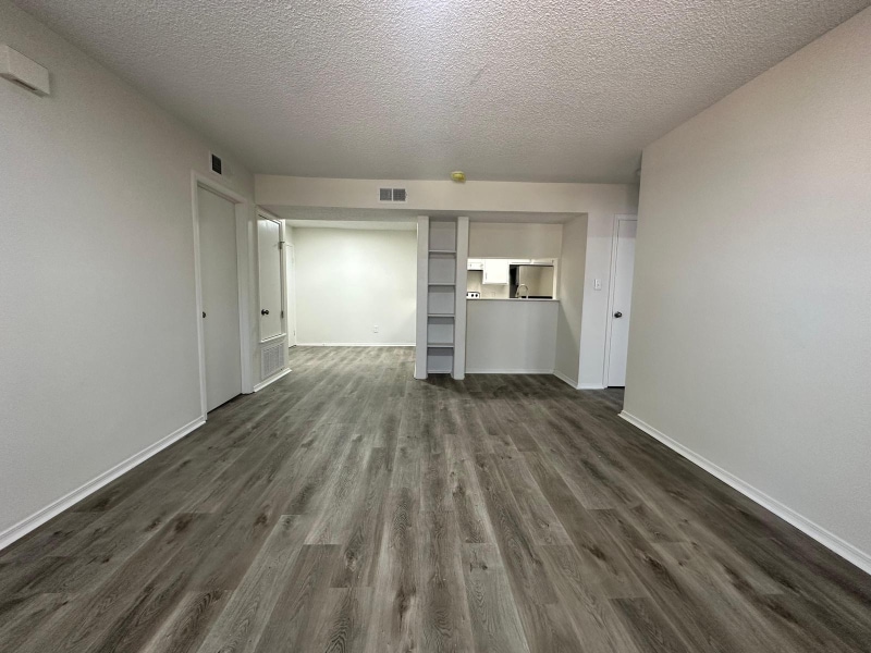 Building Photo - 410 Oakwood Ave