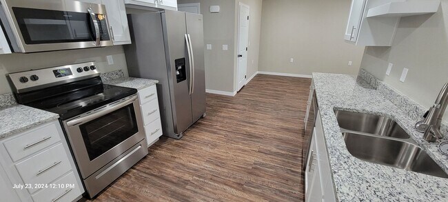 Building Photo - ra2701