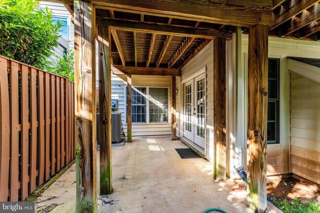 Building Photo - 43759 Lees Mill Square