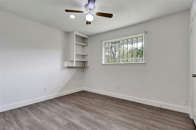 Building Photo - 7027 Log Hollow Dr