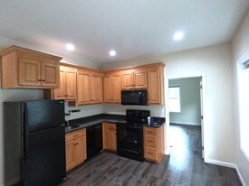 Building Photo - 563 Burritt St