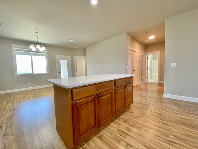Building Photo - Gorgeous 3 Bedroom Home in West Valley