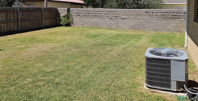 Building Photo - 217 W University Dr