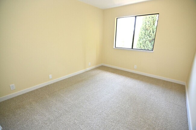 Building Photo - 347 W Rincon Ave
