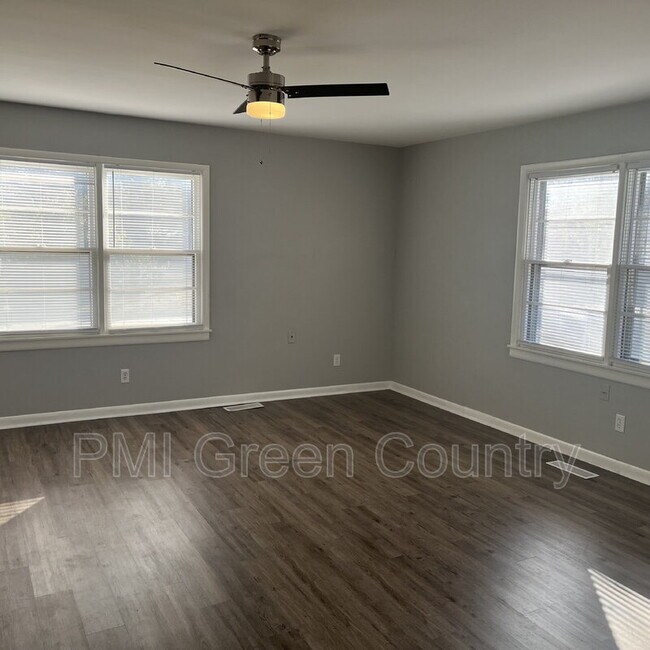 Building Photo - 3748 S Louisville Ave