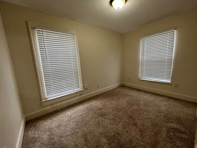 Building Photo - 317 Harwood St