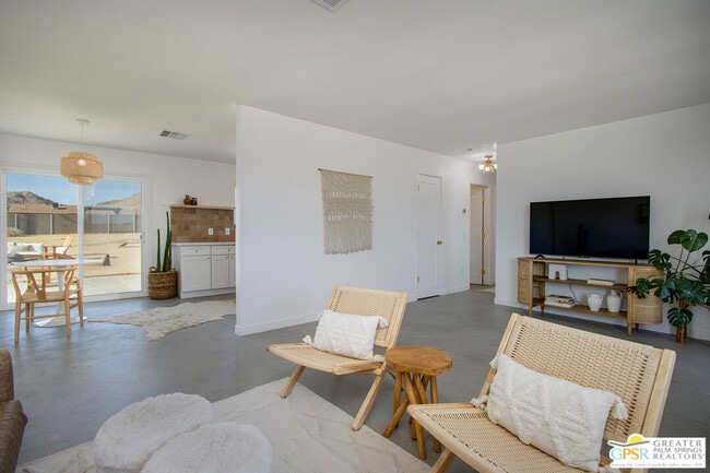 Building Photo - 4742 Ave La Flora Desierta