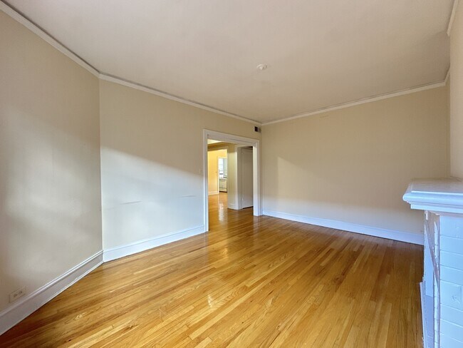 Building Photo - 1312 Oak Ave