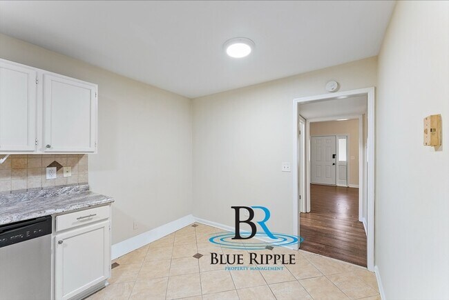 Building Photo - Spacious 3BR/2Bth Prime Smyrna Location on...