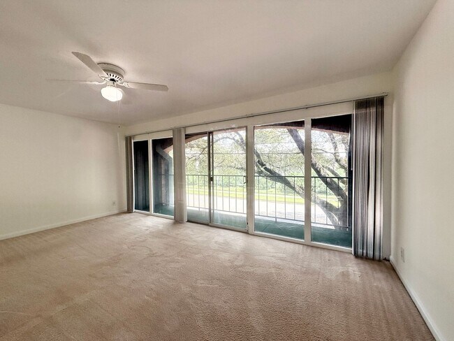 Building Photo - Modern 2/2.5/1 Townhome Across From The Me...