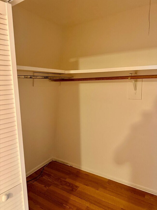 Building Photo - 3828 Country Club Rd