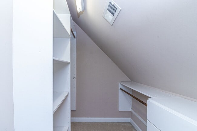 Building Photo - Spacious 2-Story in Pikeville! 3 BR | 2.5 BA w/ Bonus Room *Lawn Care / Trash Included*