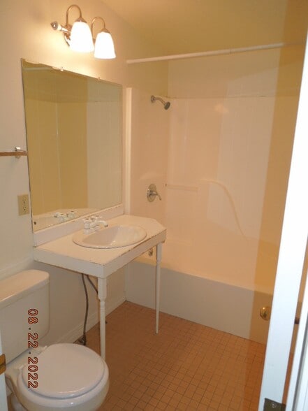 Building Photo - 1215 S 5th Ave