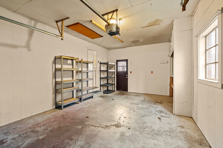 Building Photo - 5525 Sunnyside Dr