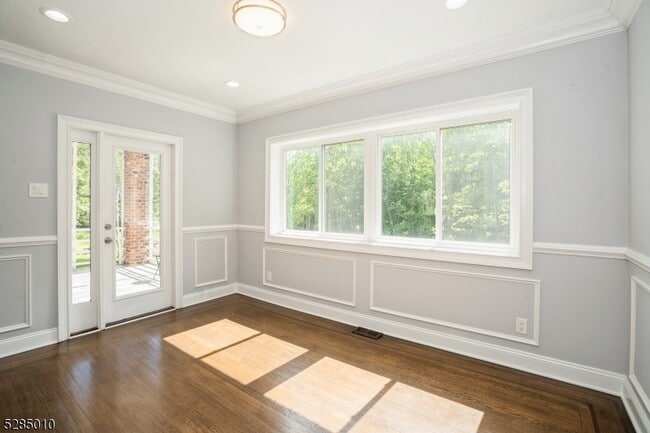 Building Photo - 242 Lake Rd