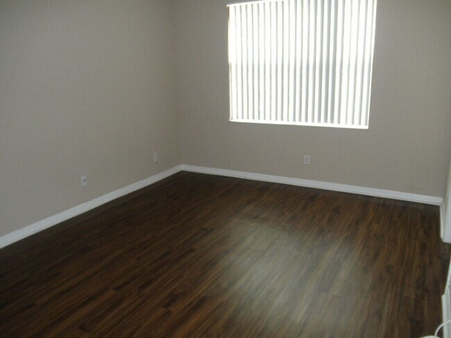 Building Photo - 894 Pipers Cay Dr