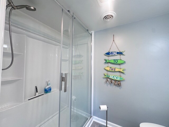 New master shower, sqeeky clean - 1000 11th Ave N
