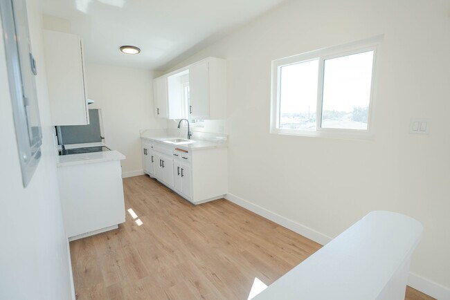Building Photo - 821 W 167th St