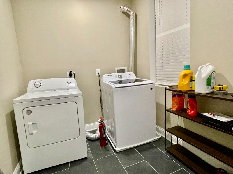 Building Photo - 2007 Boone St