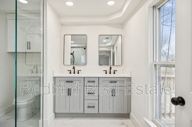 Building Photo - 611 S 12th St