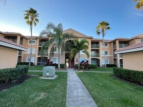 Building Photo - Portofino of jensen Beach