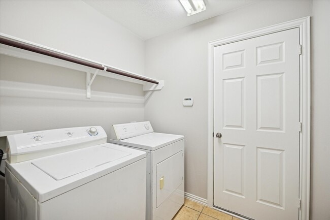 Building Photo - 2915 Crescent Oaks Park Ln