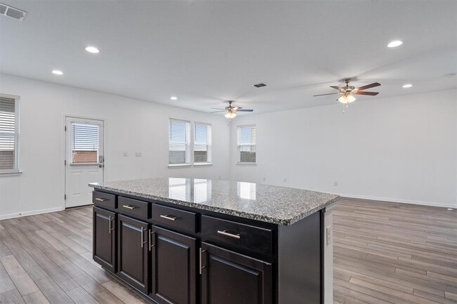 Building Photo - 3201 College Park Dr