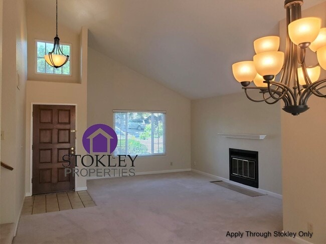 Building Photo - 517 Mesa Verde Pl