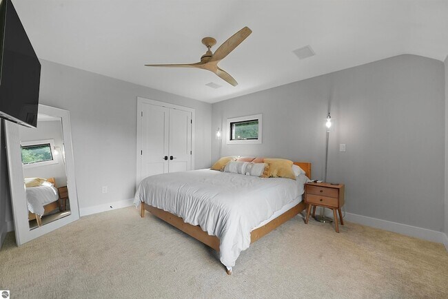 Building Photo - 7320 Peninsula Dr