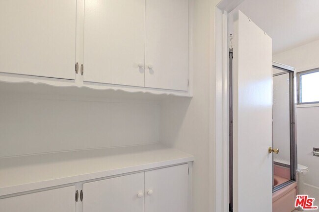 Building Photo - 1037 11th St