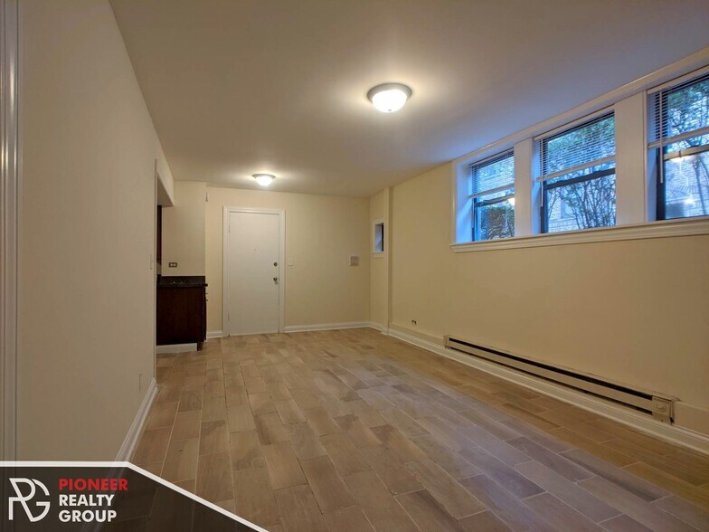 Building Photo - 3721 N Pine Grove Ave