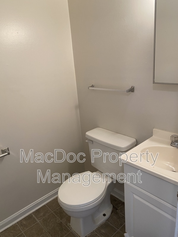 Building Photo - 298 Red Oak Dr