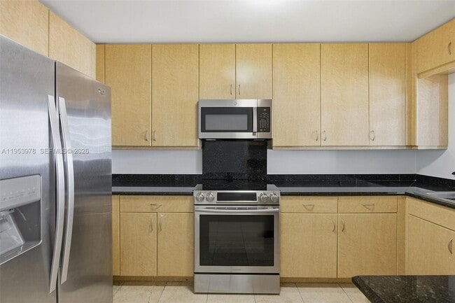 Building Photo - 801 Brickell Key Blvd